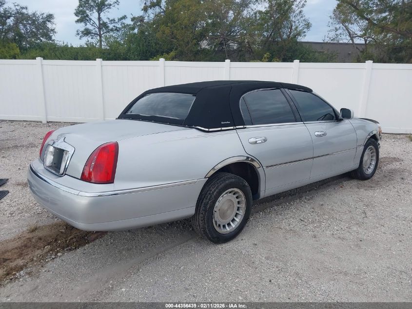 2002 Lincoln Town Car Executive