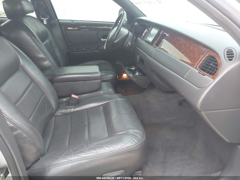 2002 Lincoln Town Car Executive