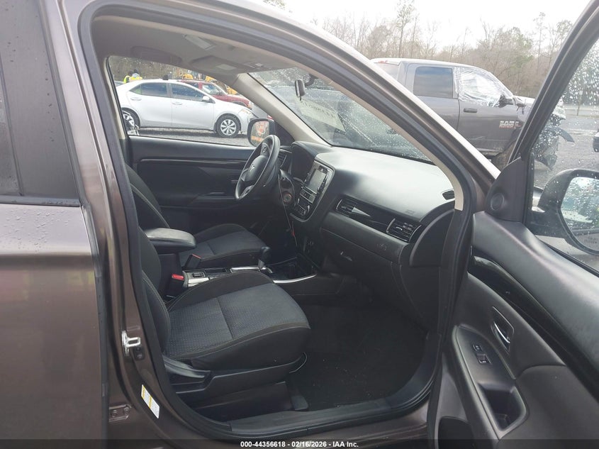 2019 Mitsubishi Outlander Es