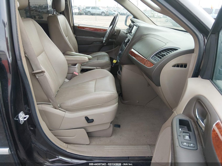 2015 Chrysler Town & Country Touring-L