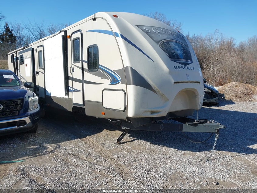 4V0TC332XFB026501 CROSSROADS SUN Photo 1