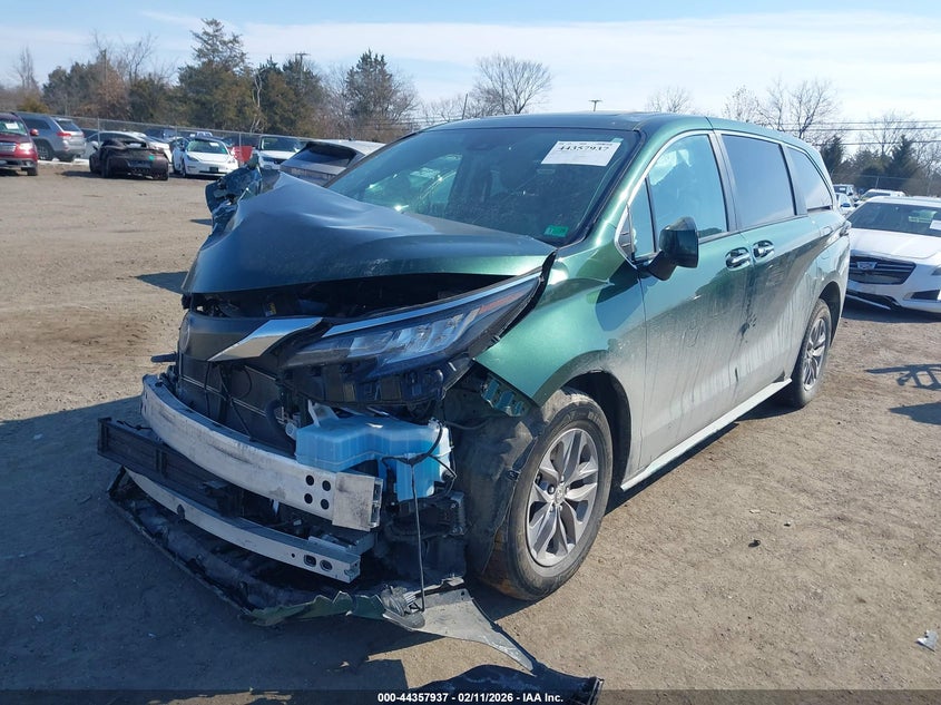 2023 Toyota Sienna Xle