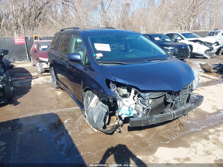 2018 Toyota Sienna Xle Premium 8 Passenger