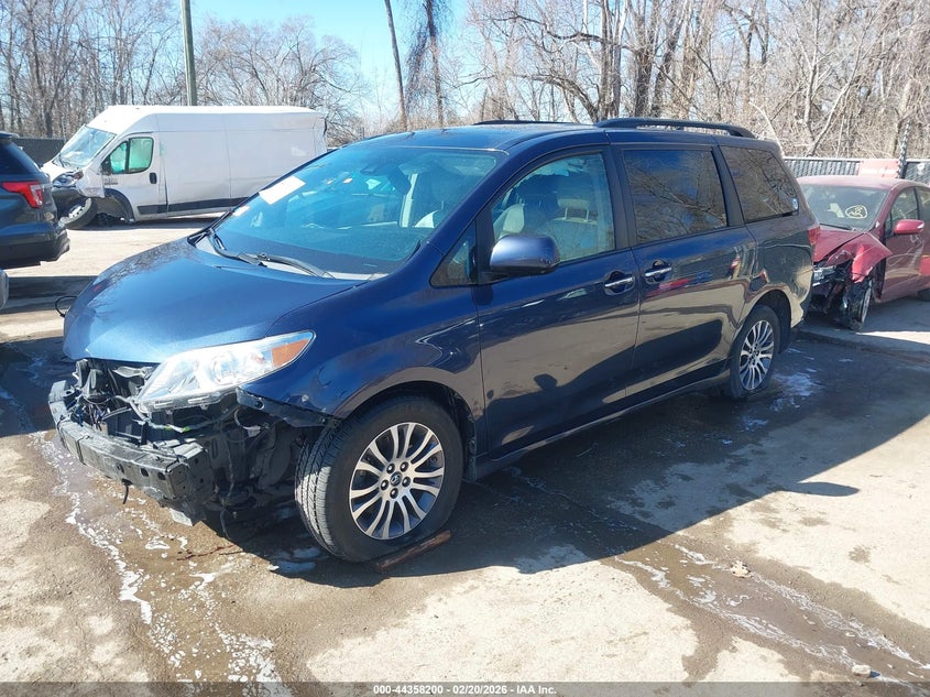 2018 Toyota Sienna Xle Premium 8 Passenger