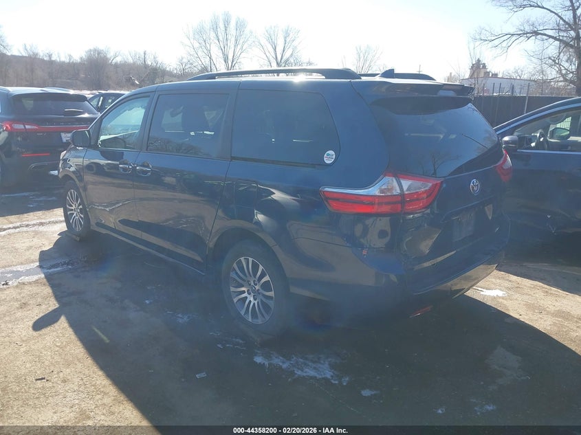 2018 Toyota Sienna Xle Premium 8 Passenger