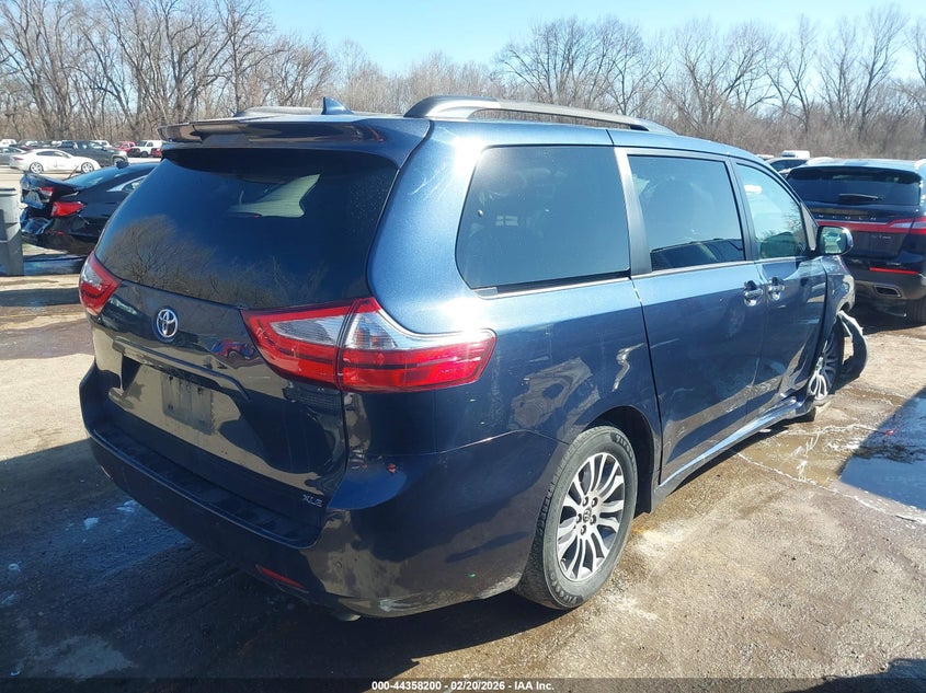 2018 Toyota Sienna Xle Premium 8 Passenger