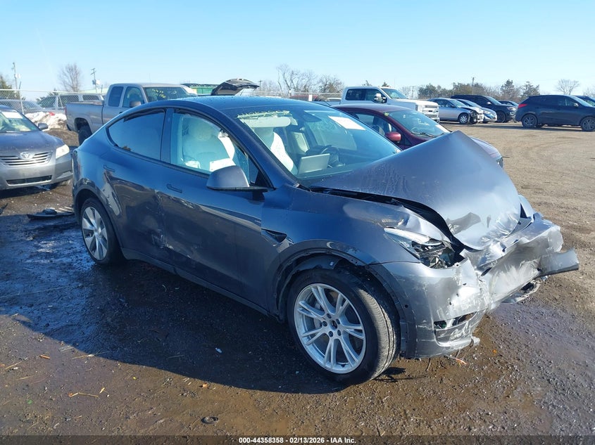 2022 Tesla Model Y Long Range Dual Motor All-Wheel Drive