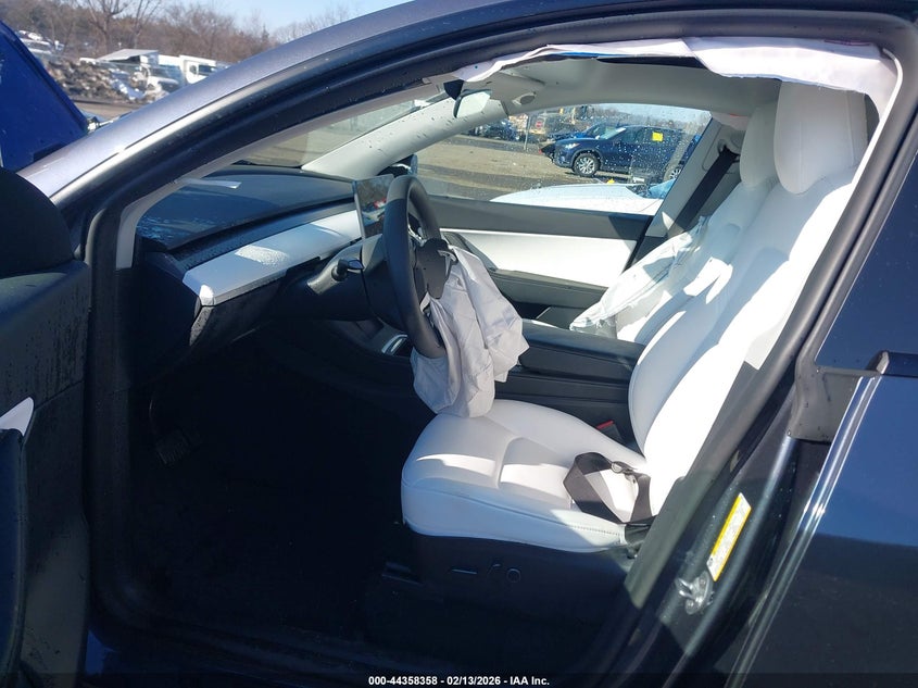 2022 Tesla Model Y Long Range Dual Motor All-Wheel Drive