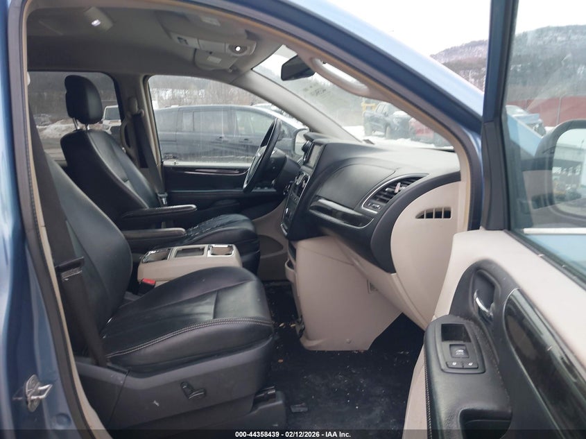 2012 Chrysler Town & Country Touring