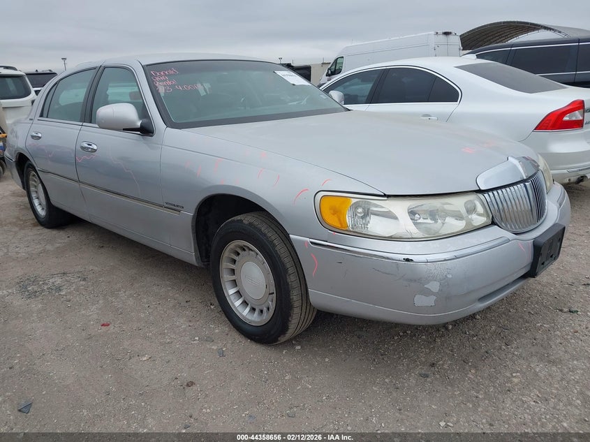 2000 Lincoln Town Car Executive