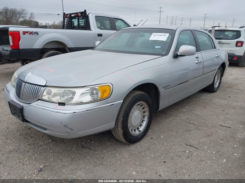 2000 Lincoln Town Car Executive
