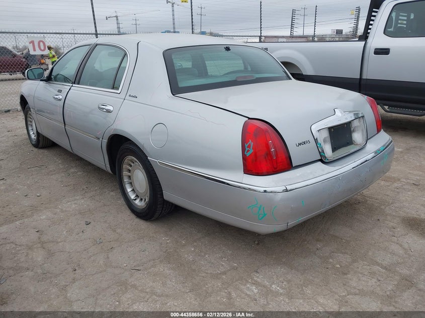 2000 Lincoln Town Car Executive