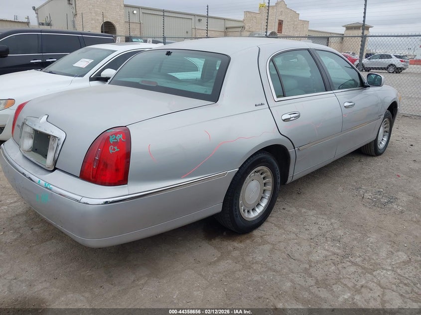 2000 Lincoln Town Car Executive