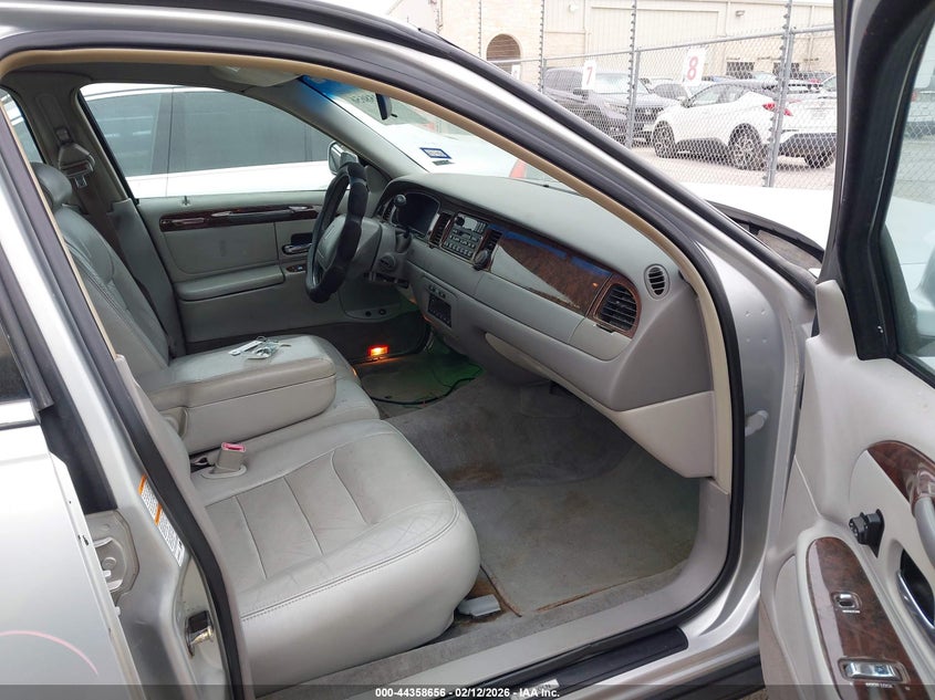 2000 Lincoln Town Car Executive