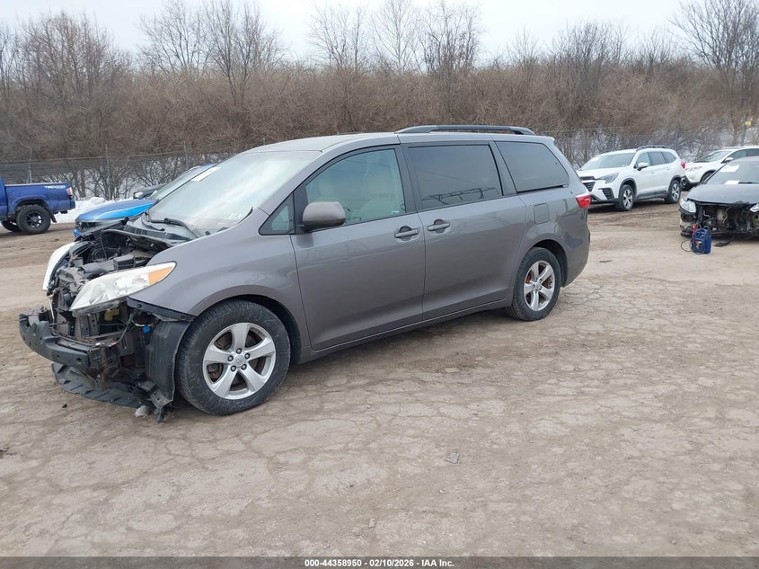 2015 Toyota Sienna Le 8 Passenger