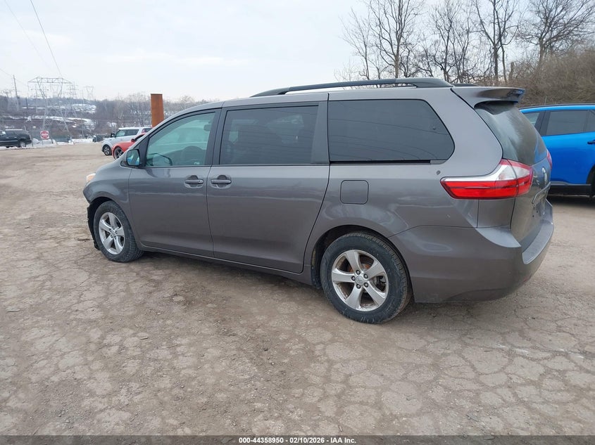 2015 Toyota Sienna Le 8 Passenger
