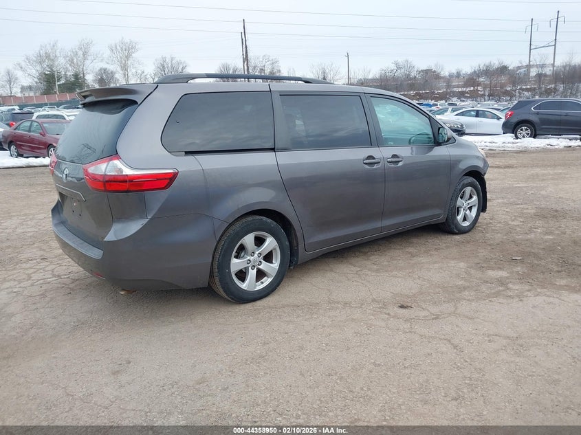 2015 Toyota Sienna Le 8 Passenger