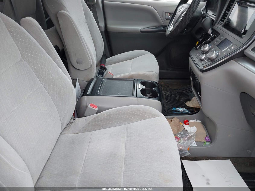 2015 Toyota Sienna Le 8 Passenger