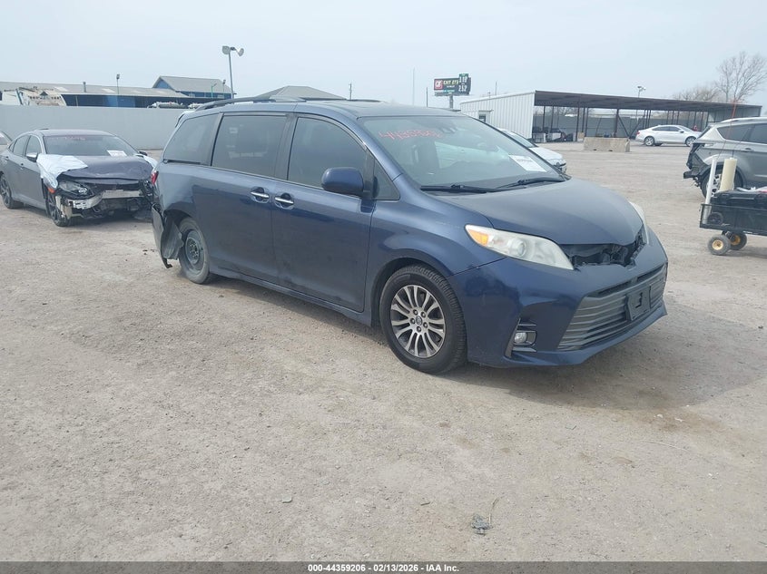 5TDYZ3DC6JS963188 TOYOTA SIENNA Photo 1