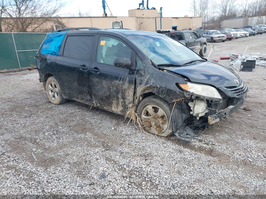 2016 Toyota Sienna Le 8 Passenger