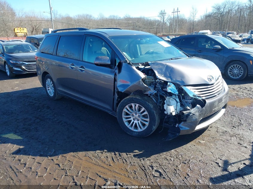 2015 Toyota Sienna Xle Premium 8 Passenger