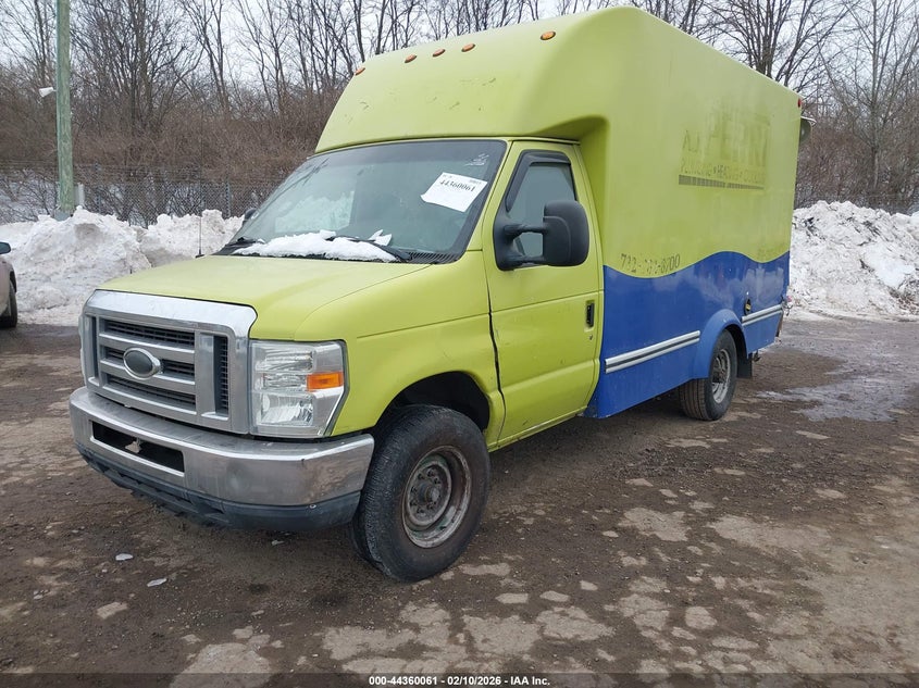 2015 Ford E-350 Cutaway