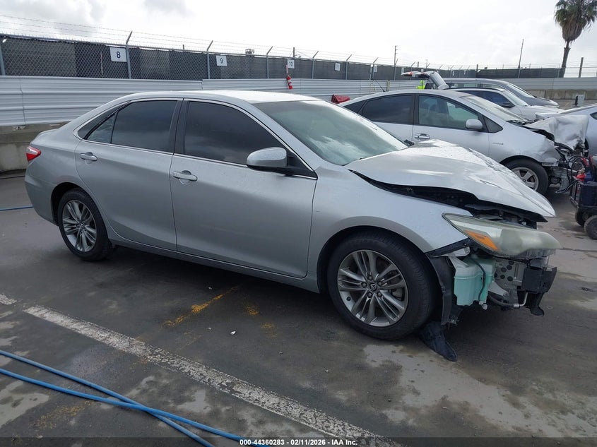 2016 TOYOTA CAMRY SE