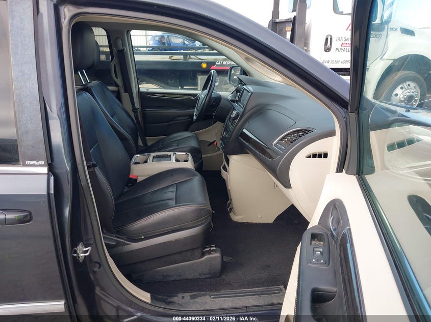 2013 Chrysler Town & Country Touring