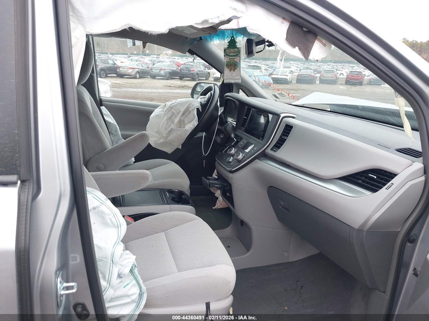 2017 Toyota Sienna Le 8 Passenger