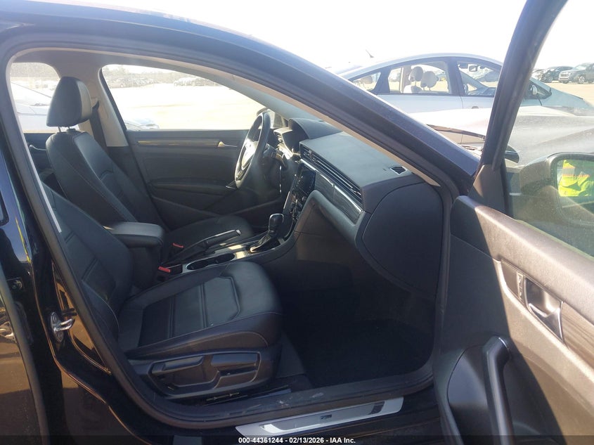 2020 Volkswagen Passat 2.0T R-Line