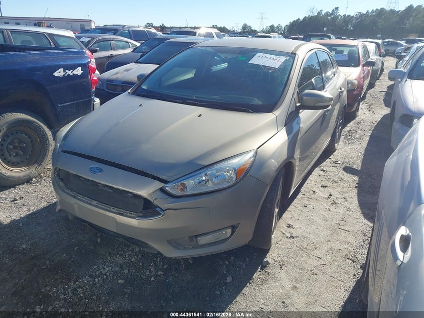 Vin: 1fadp3f23fl200259, lot: 44858003, ford focus se 20152