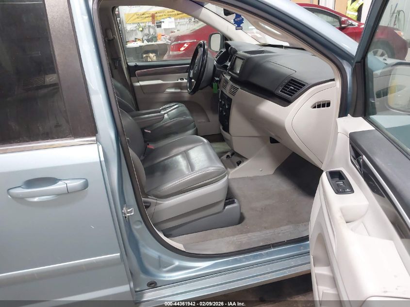 2010 Volkswagen Routan Se