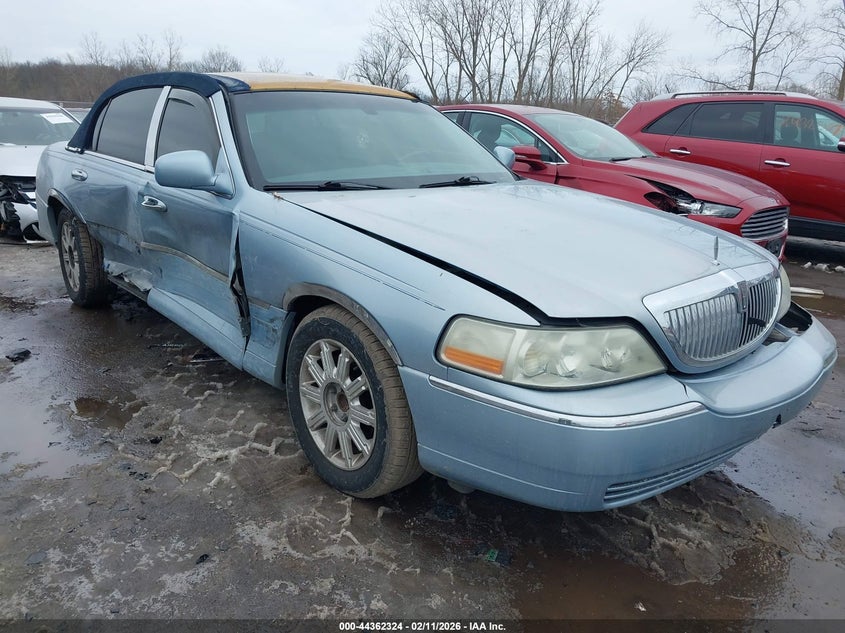 2006 Lincoln Town Car Signature Limited