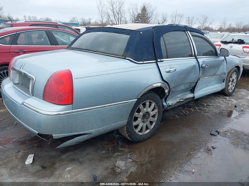 2006 Lincoln Town Car Signature Limited