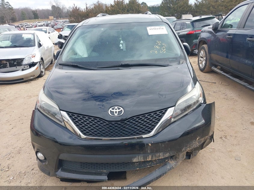 VIN 5TDXZ3DC0HS828973 2017 TOYOTA SIENNA SE PREMIUM 8 PASSENGER