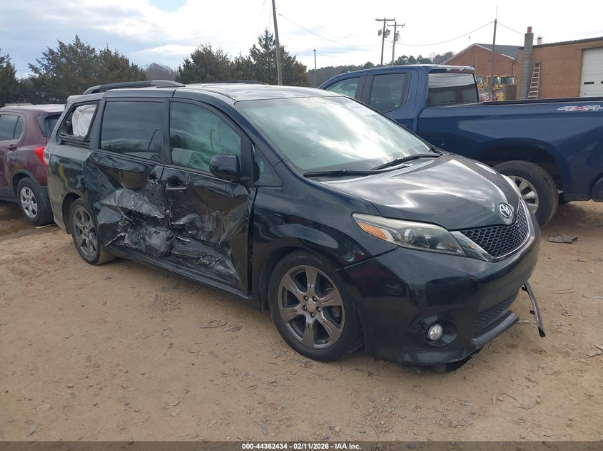 TOYOTA SIENNA SE PREMIUM 8 PASSENGER 2017