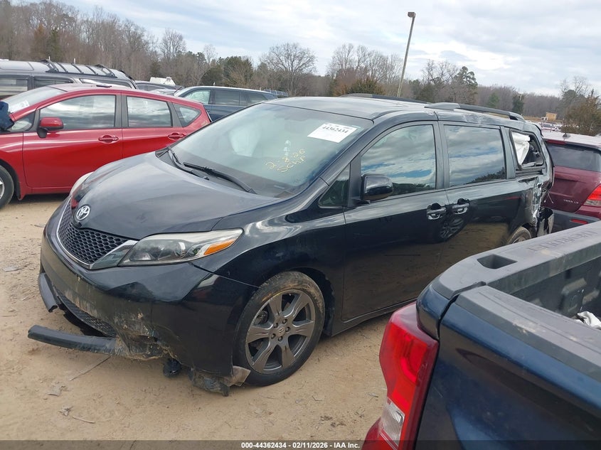 VIN 5TDXZ3DC0HS828973 2017 TOYOTA SIENNA SE PREMIUM 8 PASSENGER