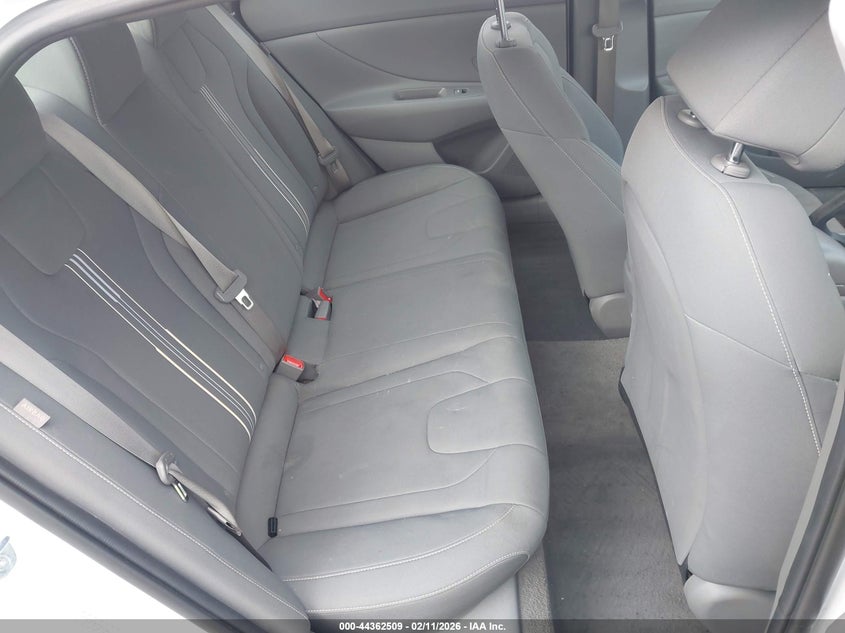 2024 HYUNDAI ELANTRA auction photo 8