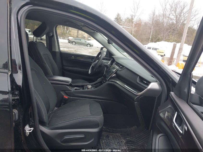 2022 Jeep Grand Cherokee L Laredo 4X4