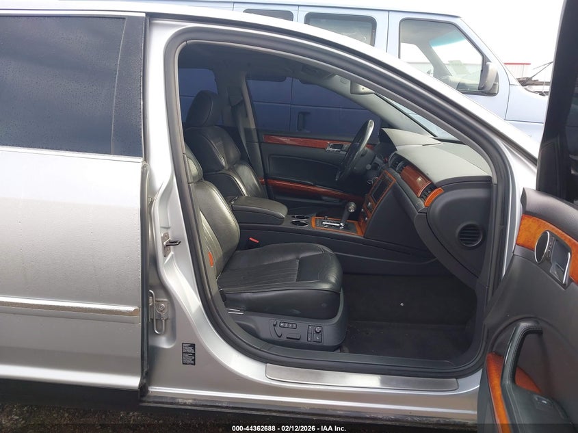 2004 Volkswagen Phaeton V8