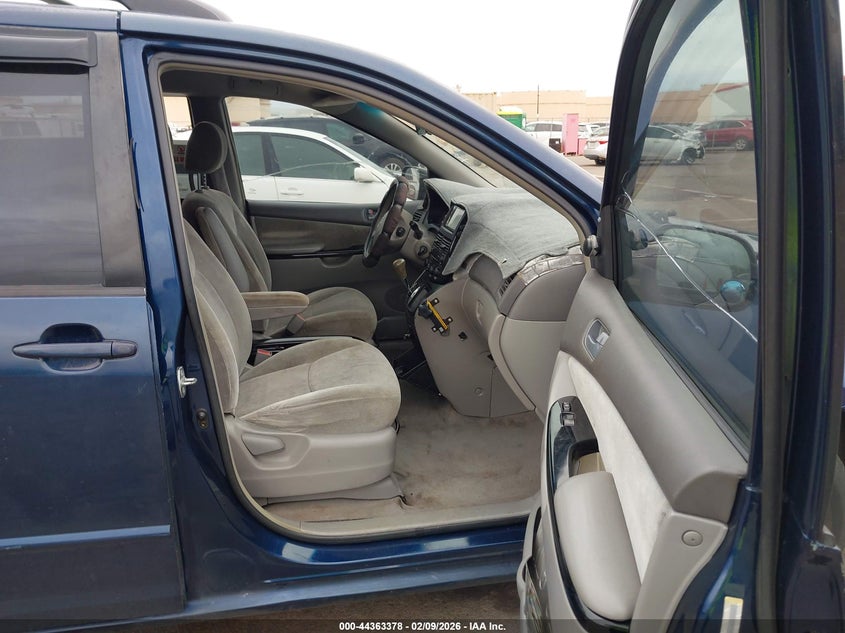 2004 Toyota Sienna Le