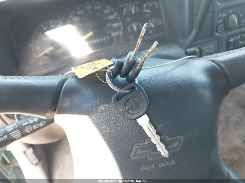 1999 Chevrolet Suburban 1500 Lt VIN: 1GNFK16R3XJ559151 Lot: 44363601