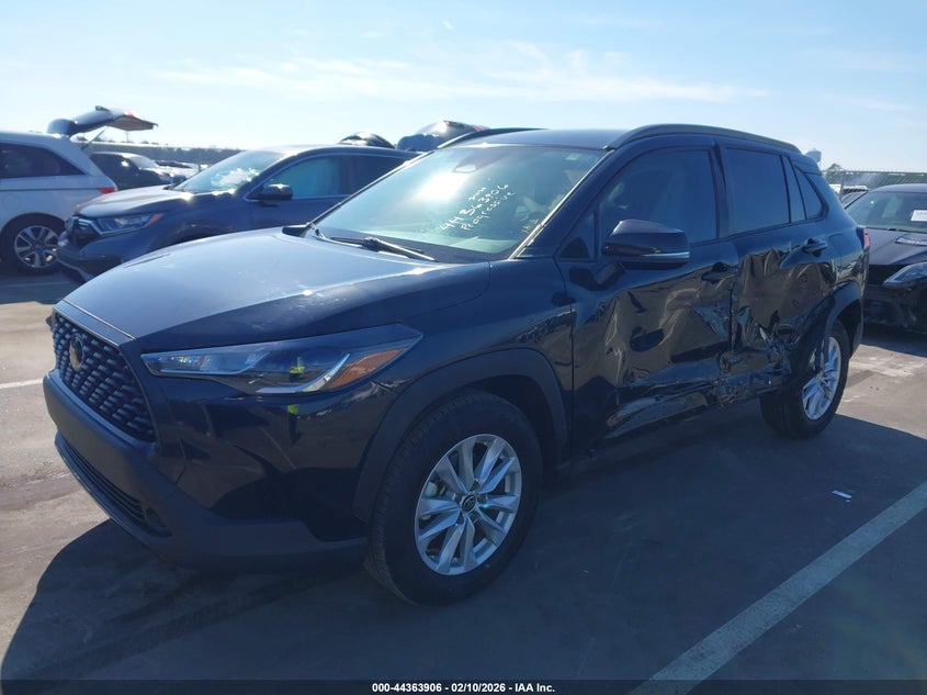 2023 Toyota Corolla Cross Le 7MUCAABG7PV070389 photo 1