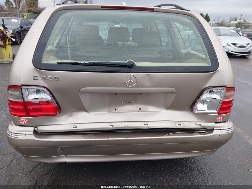 2001 Mercedes-Benz E 320 VIN: WDBJH65JX1B213818 Lot: 44364358