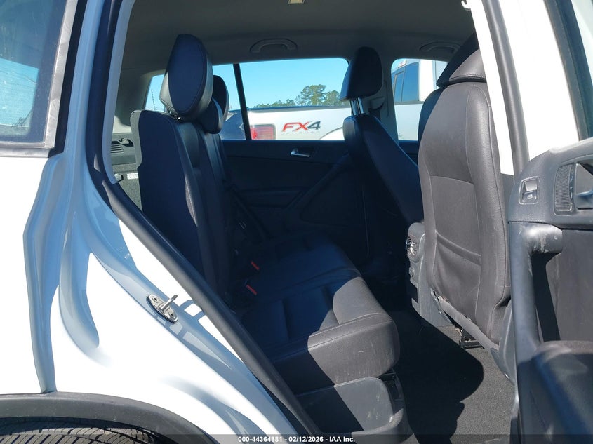 2017 Volkswagen Tiguan 2.0T S VIN: WVGBV7AXXHW504820 Lot: 44364881