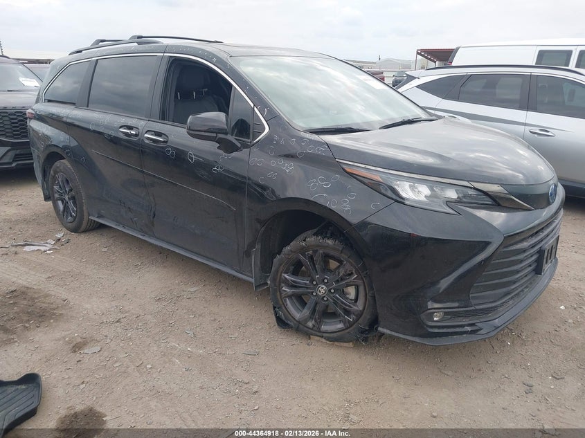 2024 Toyota Sienna Woodland Edition