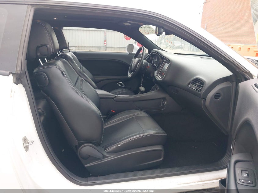 2015 Dodge Challenger Sxt