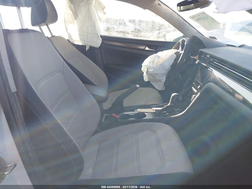 2020 Volkswagen Passat 2.0T R-Line