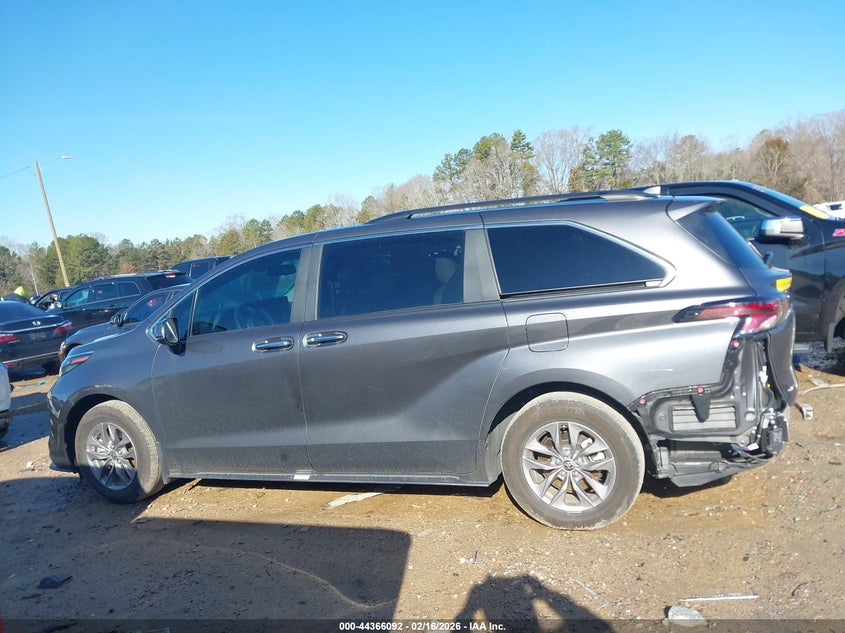 VIN 5TDJRKEC0SS237497 2025 TOYOTA SIENNA XLE