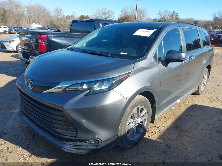 2025 Toyota Sienna Xle
